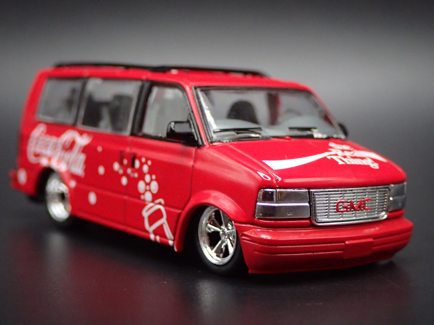 1995 GMC SAFARI VAN COKE COCA COLA 1:64 SCALE COLLECTIBLE DIECAST MODEL CAR