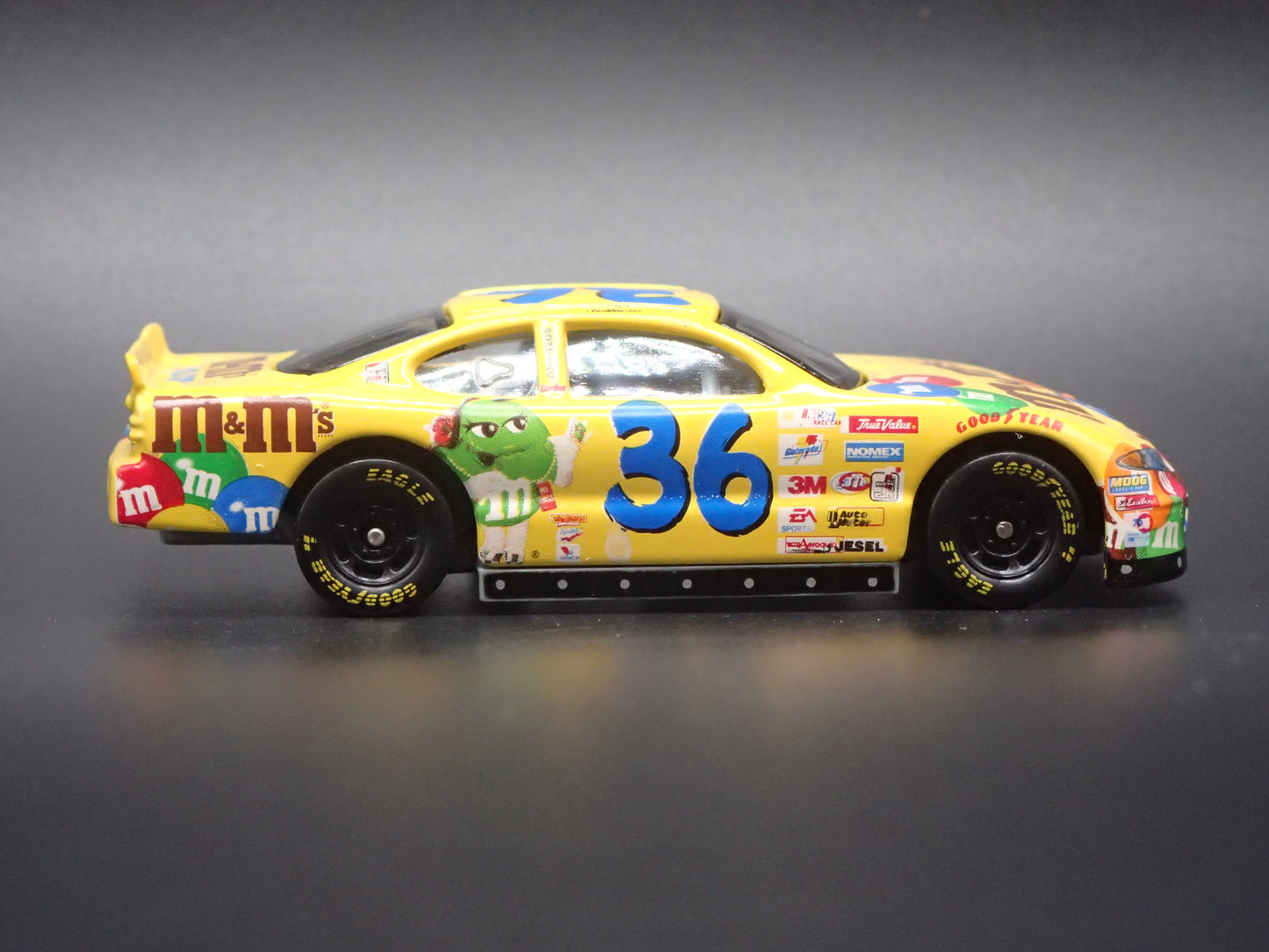 2001 PONTIAC GRAND PRIX 36 KEN SCHRADER NASCAR 1:64 SCALE DIECAST MODEL CAR