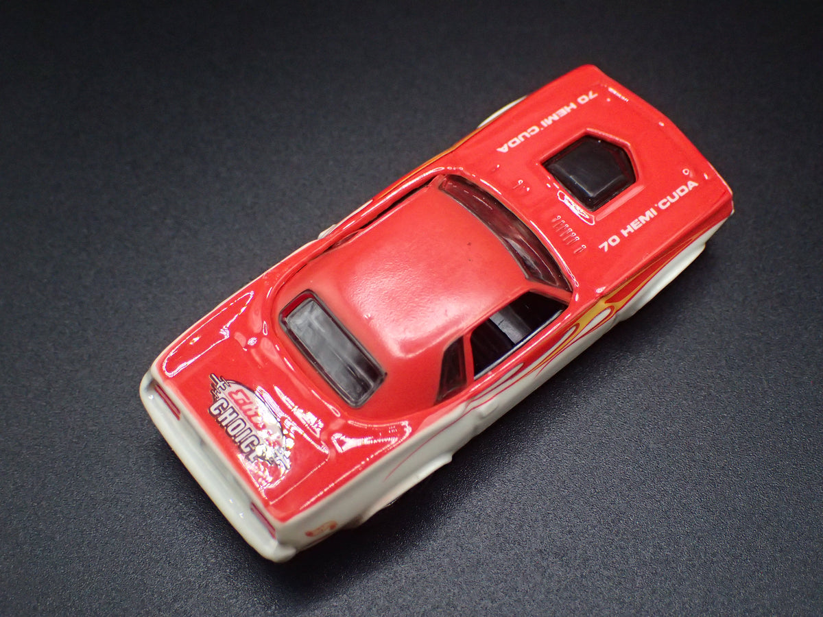 1970 70 PLYMOUTH HEMI CUDA WHITE 1:64 SCALE DIORAMA DIECAST MODEL CAR