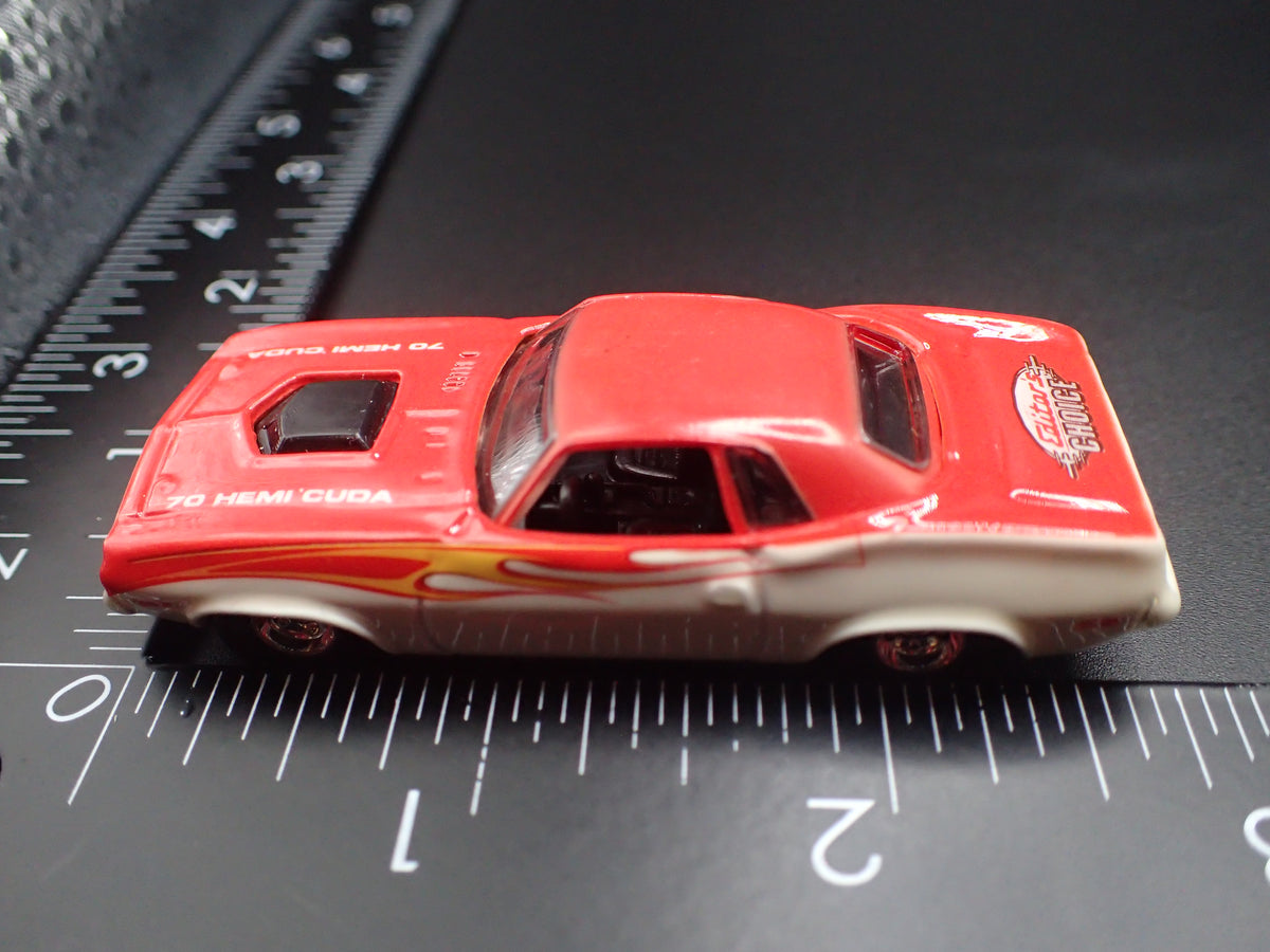 1970 70 PLYMOUTH HEMI CUDA WHITE 1:64 SCALE DIORAMA DIECAST MODEL CAR