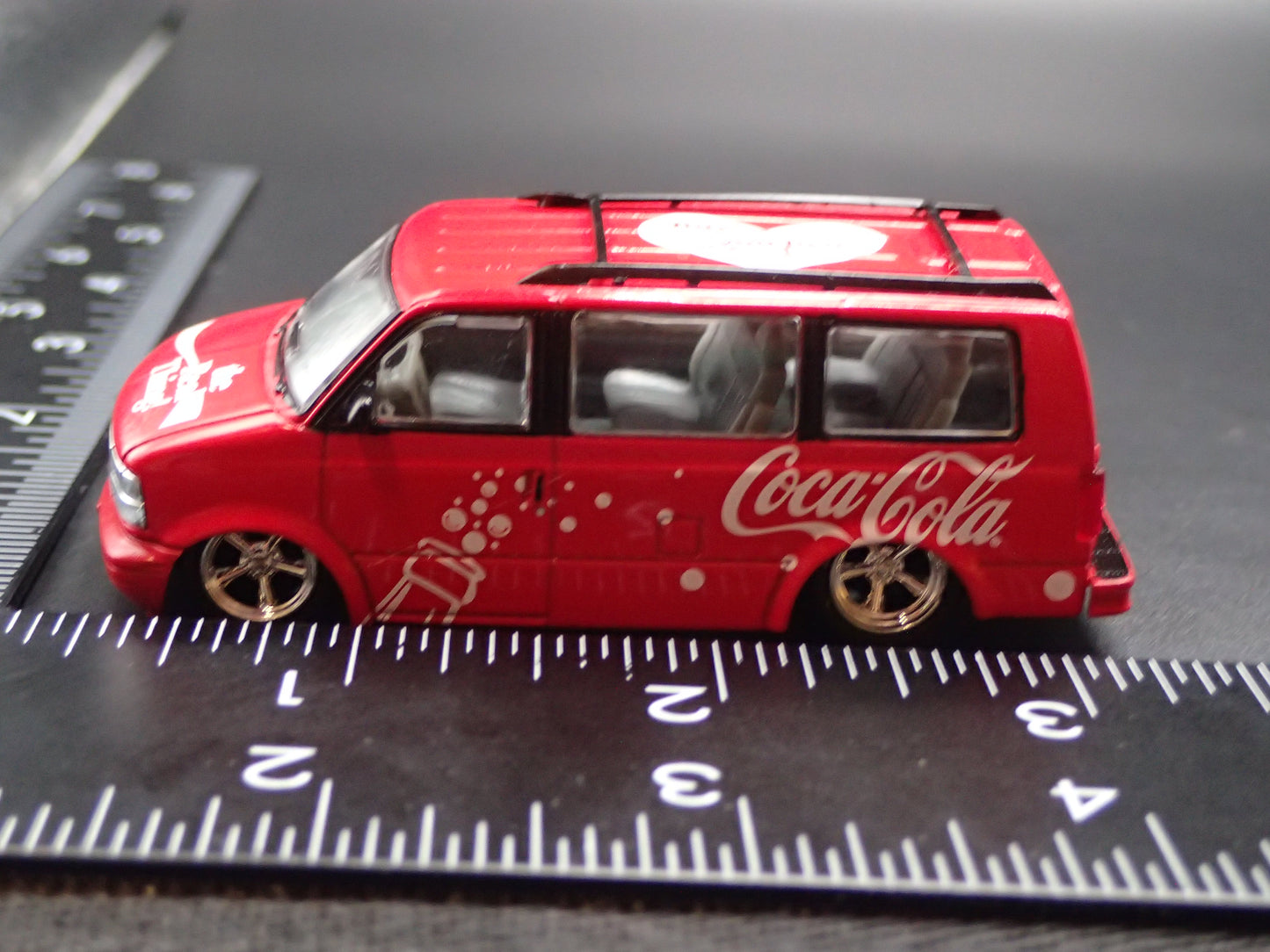 1995 GMC SAFARI VAN COKE COCA COLA 1:64 SCALE COLLECTIBLE DIECAST MODEL CAR