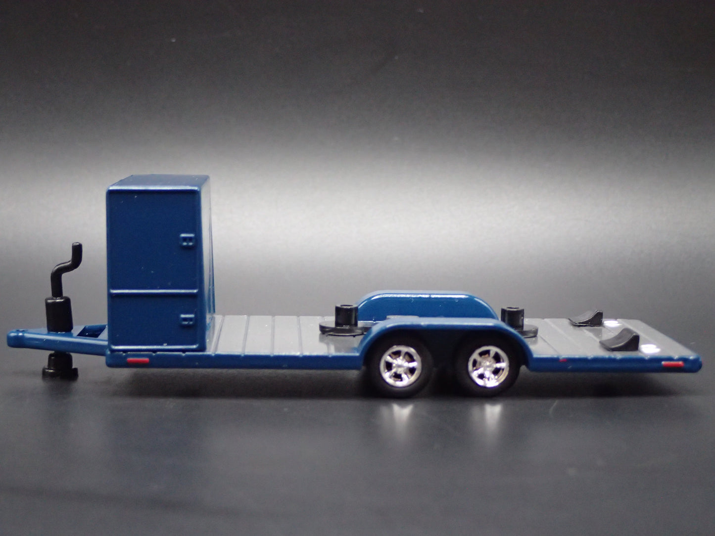 BLUE RACING FLATBED CAR HAULER TRAILER 1:64 SCALE DIORAMA PROP MODEL CAR