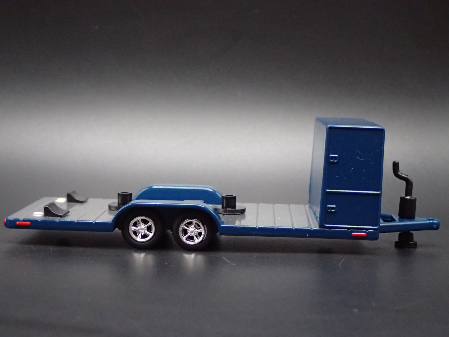 BLUE RACING FLATBED CAR HAULER TRAILER 1:64 SCALE DIORAMA PROP MODEL CAR