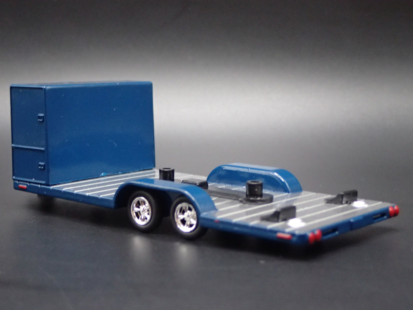 BLUE RACING FLATBED CAR HAULER TRAILER 1:64 SCALE DIORAMA PROP MODEL CAR