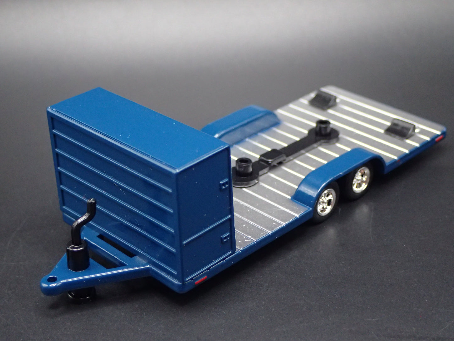 BLUE RACING FLATBED CAR HAULER TRAILER 1:64 SCALE DIORAMA PROP MODEL CAR