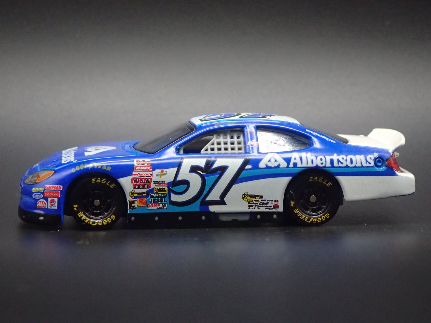 2001 01 FORD TAURUS 57 JASON KELLER NASCAR 1:64 SCALE DIECAST MODEL CAR