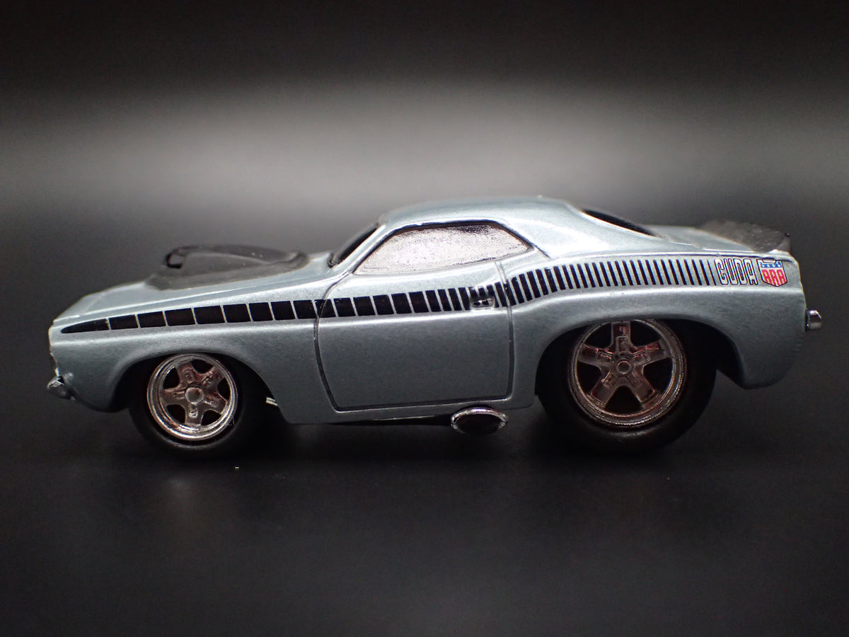 1970 70 PLYMOUTH AAR CUDA SILVER 1:64 SCALE DIORAMA DIECAST MODEL CAR