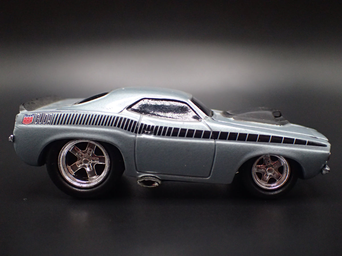 1970 70 PLYMOUTH AAR CUDA SILVER 1:64 SCALE DIORAMA DIECAST MODEL CAR