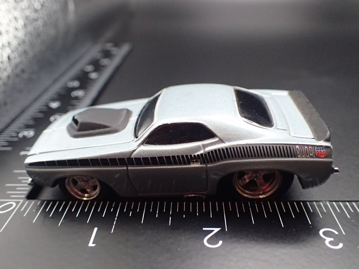 1970 70 PLYMOUTH AAR CUDA SILVER 1:64 SCALE DIORAMA DIECAST MODEL CAR