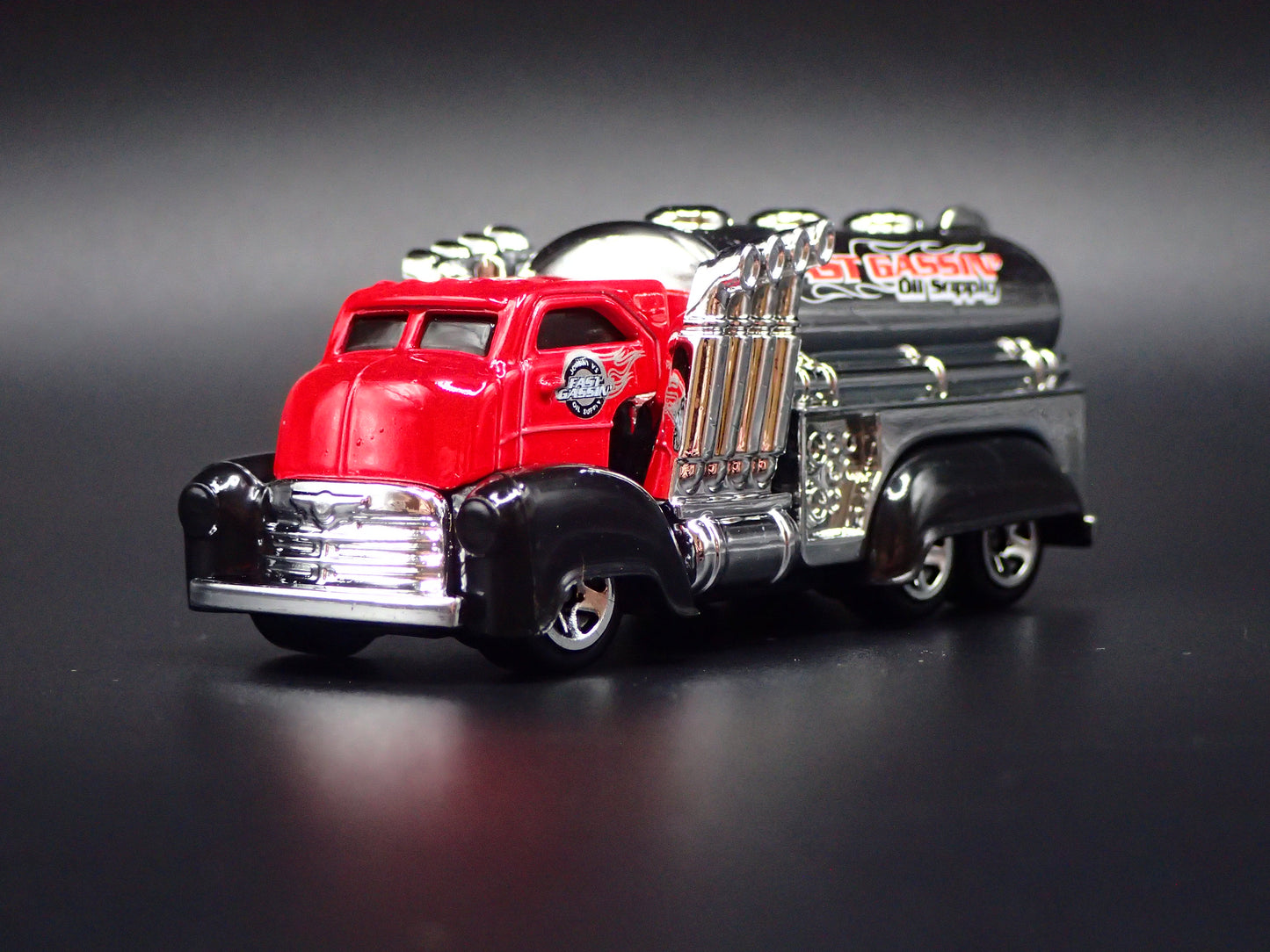 VINTAGE STYLE FUEL TANKER TRUCK 1:64 HW SCALE COLLECTIBLE DIORAMA DIECAST MODEL CAR