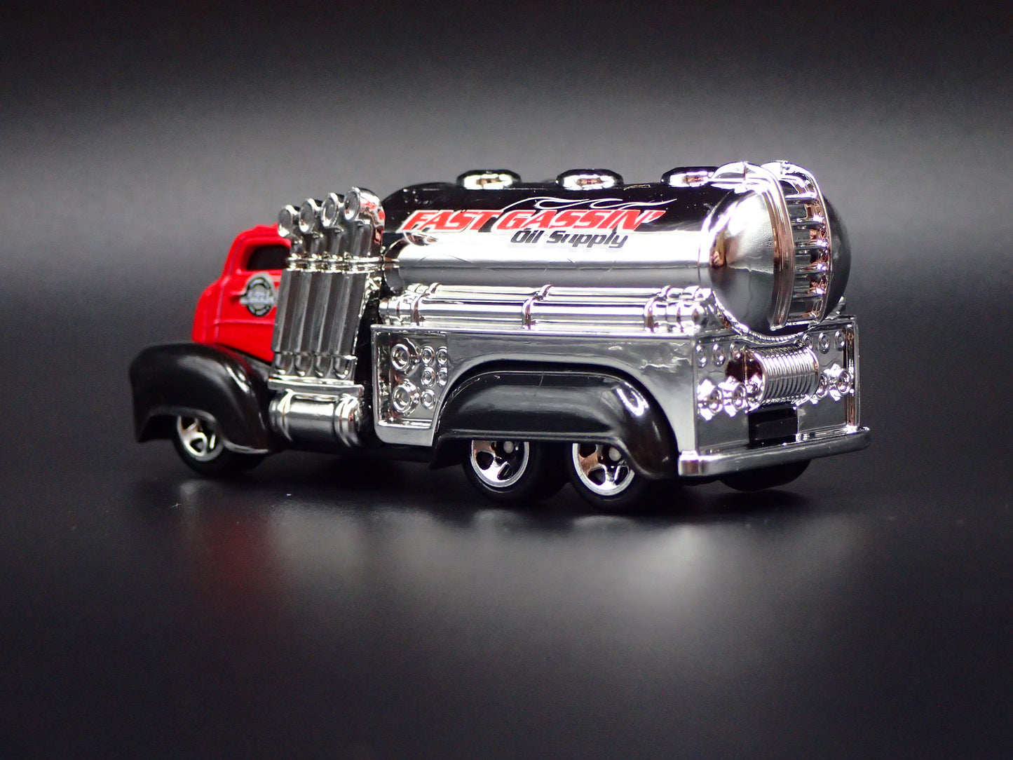 VINTAGE STYLE FUEL TANKER TRUCK 1:64 HW SCALE COLLECTIBLE DIORAMA DIECAST MODEL CAR