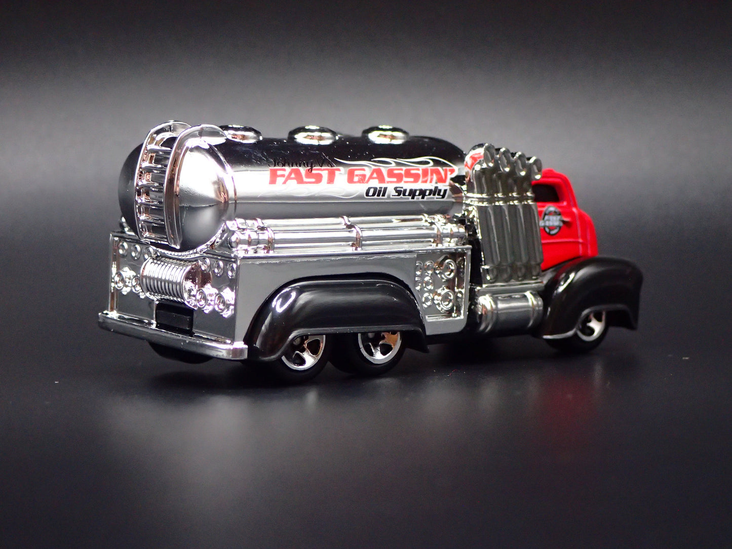 VINTAGE STYLE FUEL TANKER TRUCK 1:64 HW SCALE COLLECTIBLE DIORAMA DIECAST MODEL CAR