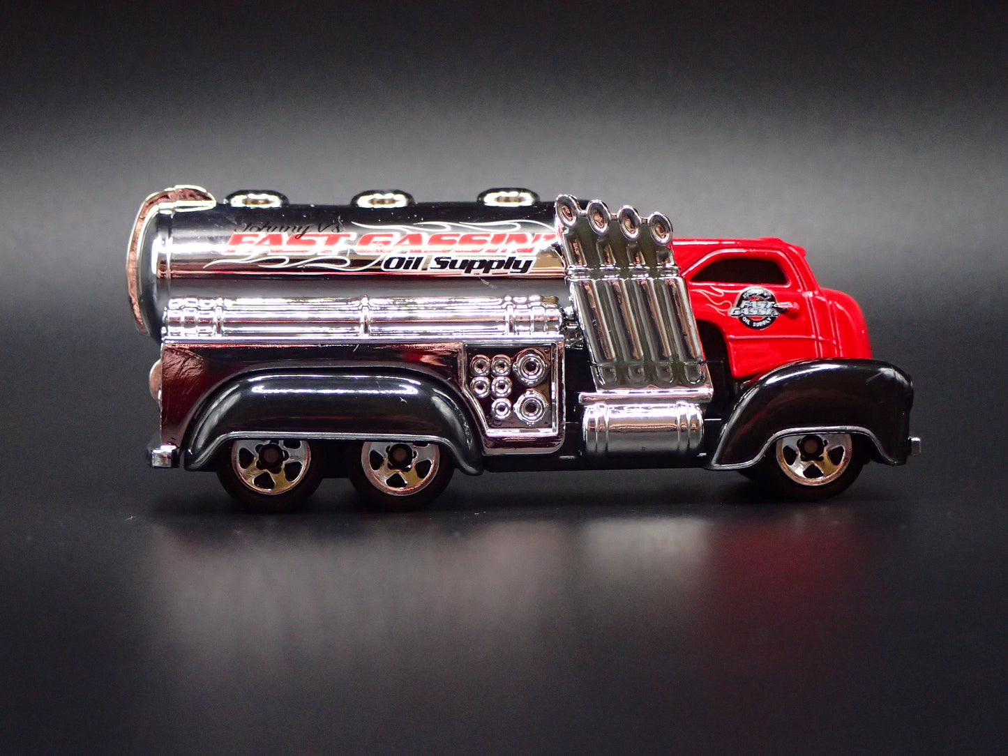 VINTAGE STYLE FUEL TANKER TRUCK 1:64 HW SCALE COLLECTIBLE DIORAMA DIECAST MODEL CAR