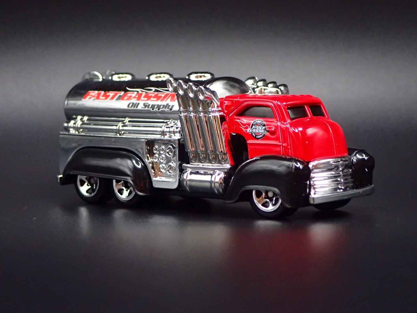 VINTAGE STYLE FUEL TANKER TRUCK 1:64 HW SCALE COLLECTIBLE DIORAMA DIECAST MODEL CAR