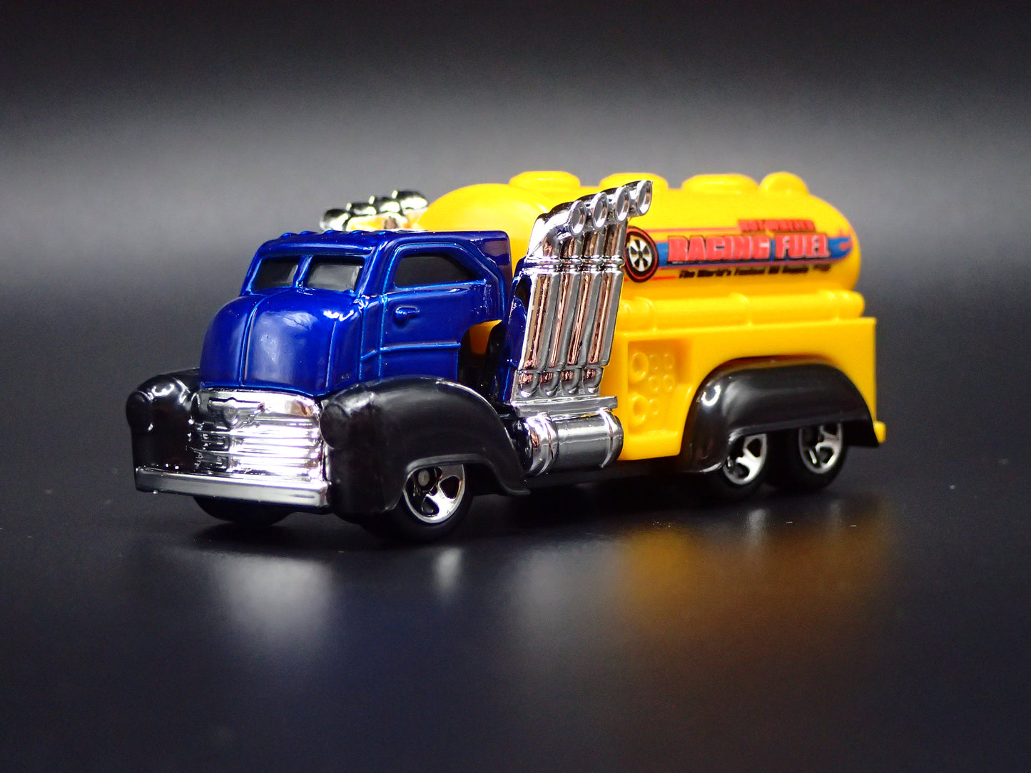VINTAGE STYLE FUEL TANKER TRUCK 1:64 HW SCALE COLLECTIBLE DIORAMA DIECAST MODEL CAR