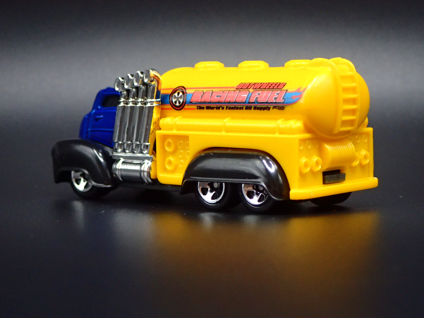 VINTAGE STYLE FUEL TANKER TRUCK 1:64 HW SCALE COLLECTIBLE DIORAMA DIECAST MODEL CAR