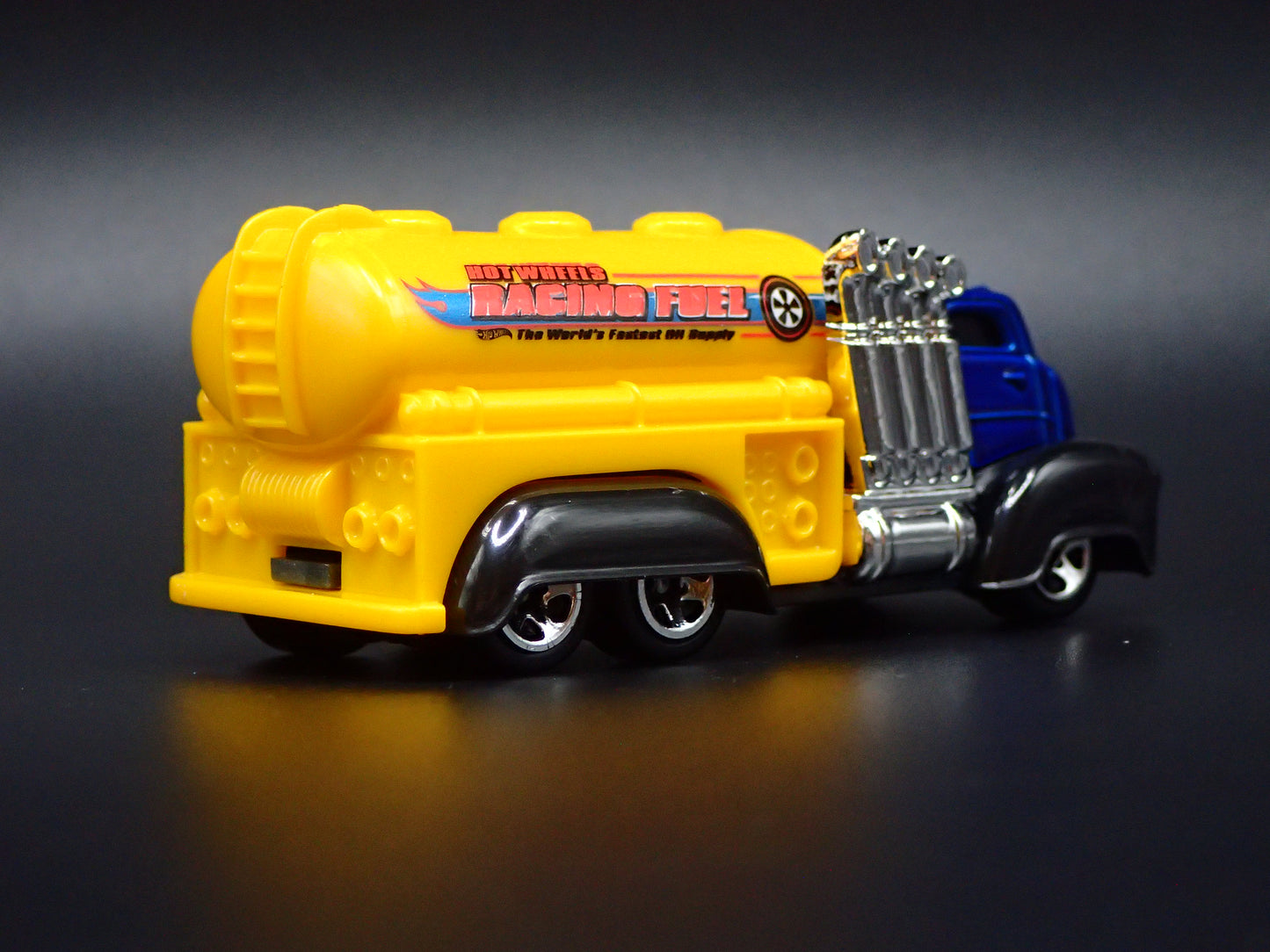 VINTAGE STYLE FUEL TANKER TRUCK 1:64 HW SCALE COLLECTIBLE DIORAMA DIECAST MODEL CAR