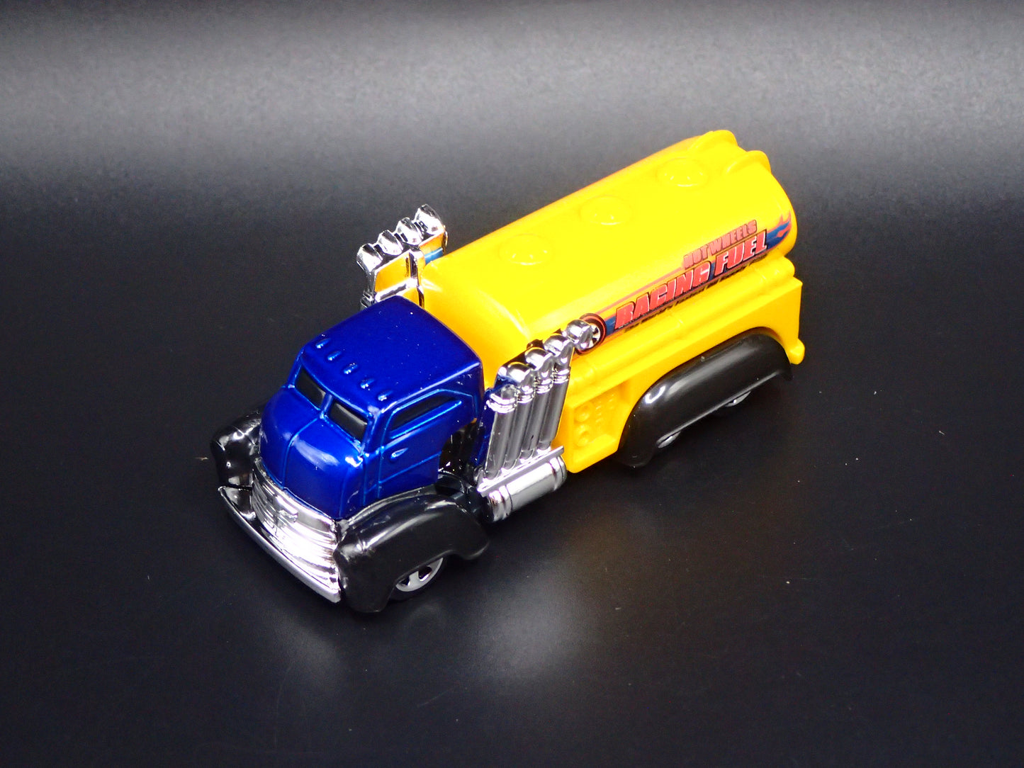 VINTAGE STYLE FUEL TANKER TRUCK 1:64 HW SCALE COLLECTIBLE DIORAMA DIECAST MODEL CAR