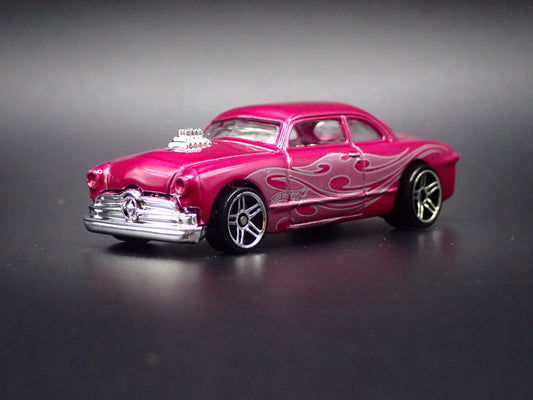 1949-1951 FORD SHOE BOX CLUB COUPE PINK 1:64 SCALE DIORAMA DIECAST MODEL CAR