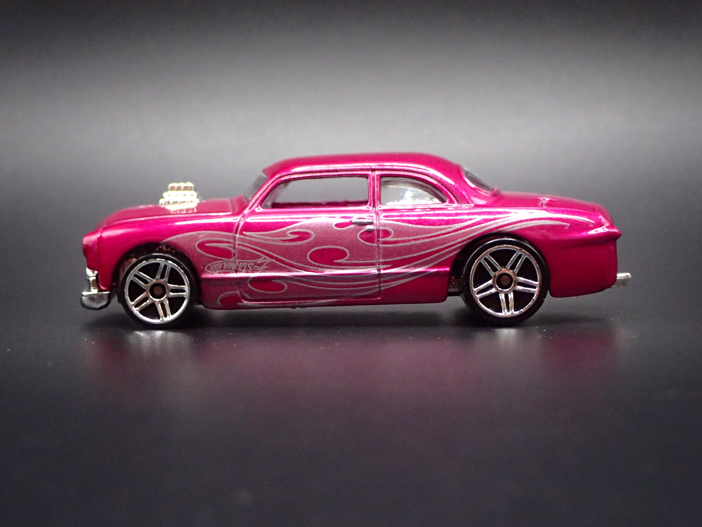 1949-1951 FORD SHOE BOX CLUB COUPE PINK 1:64 SCALE DIORAMA DIECAST MODEL CAR