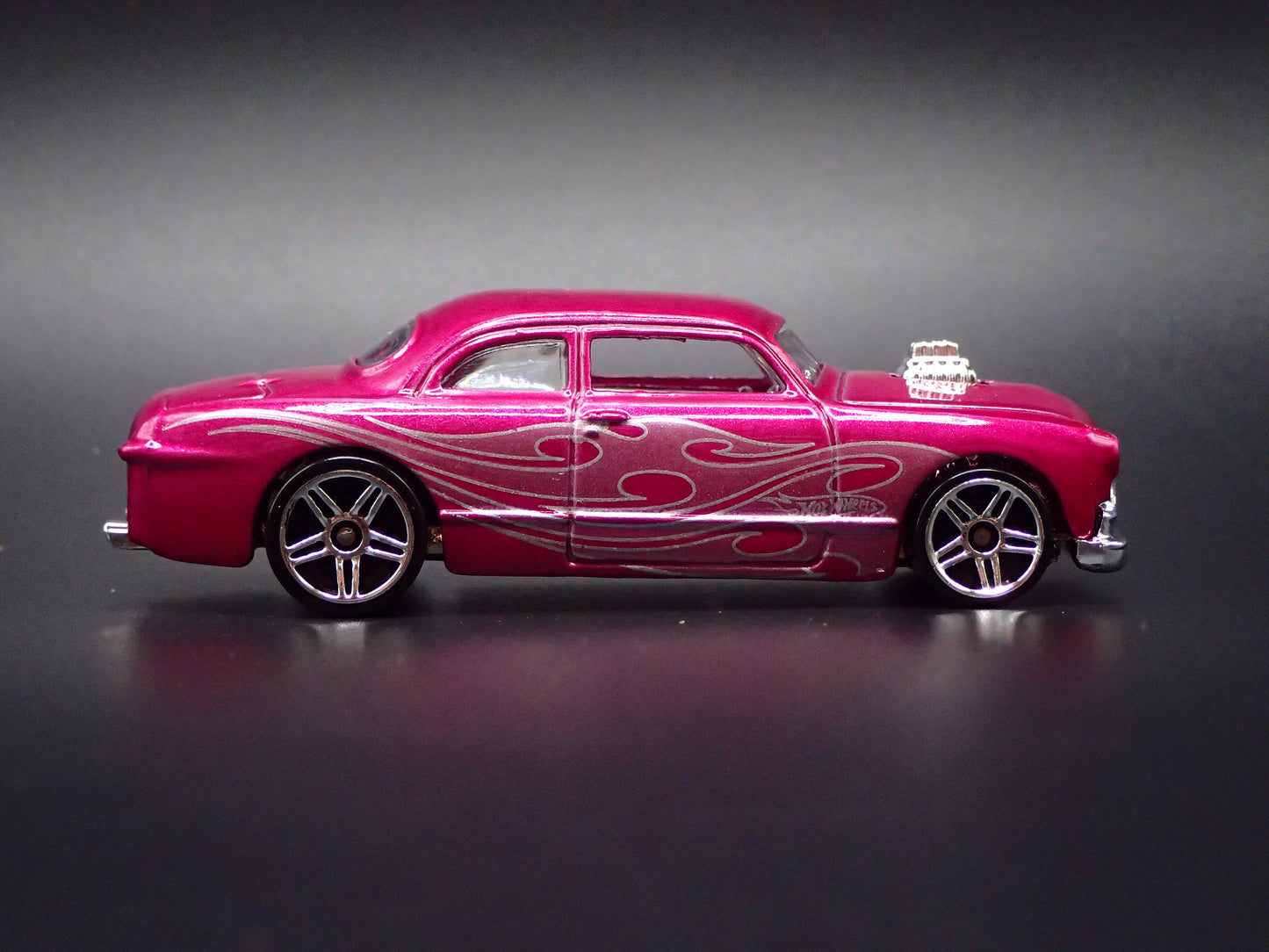 1949-1951 FORD SHOE BOX CLUB COUPE PINK 1:64 SCALE DIORAMA DIECAST MODEL CAR