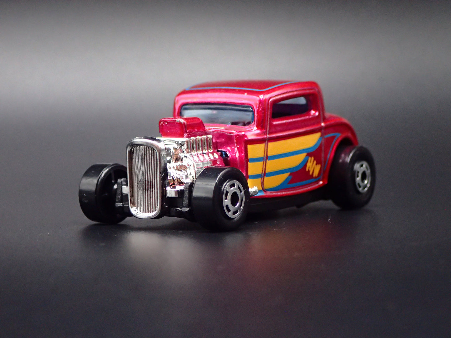 1932 32 FORD COUPE HOT ROD PINK 1:64 SCALE COLLECTIBLE DIORAMA DIECAST MODEL CAR