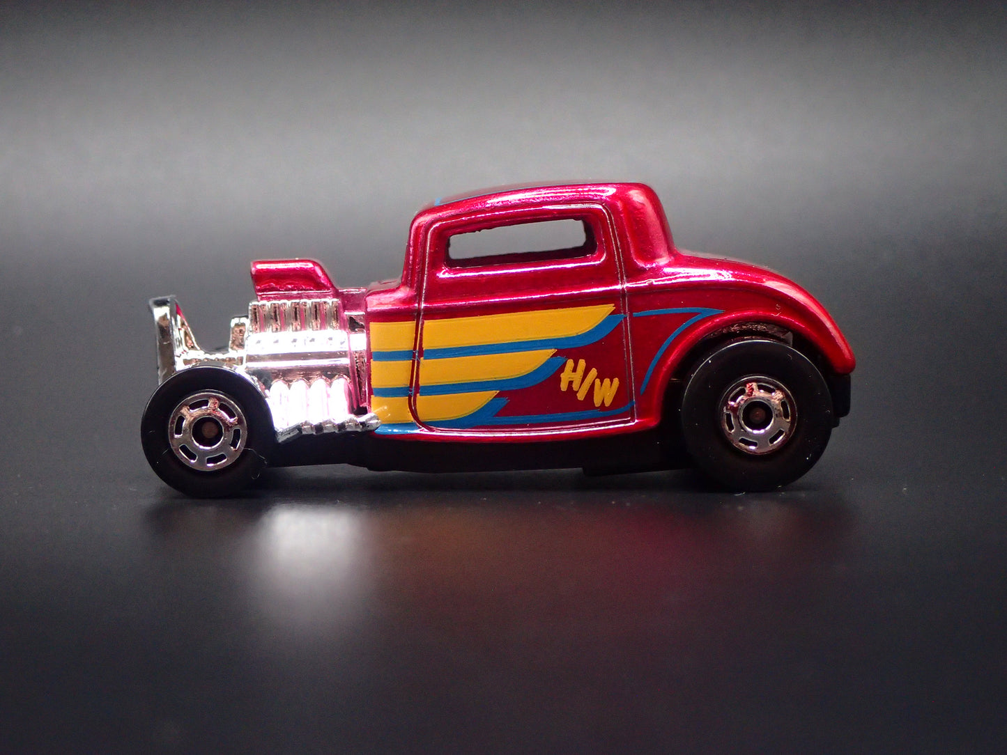 1932 32 FORD COUPE HOT ROD PINK 1:64 SCALE COLLECTIBLE DIORAMA DIECAST MODEL CAR