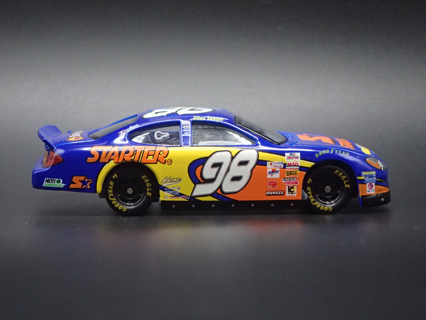 2001 01 FORD TAURUS 98 ELTON SAWYER NASCAR 1:64 SCALE DIECAST MODEL CAR