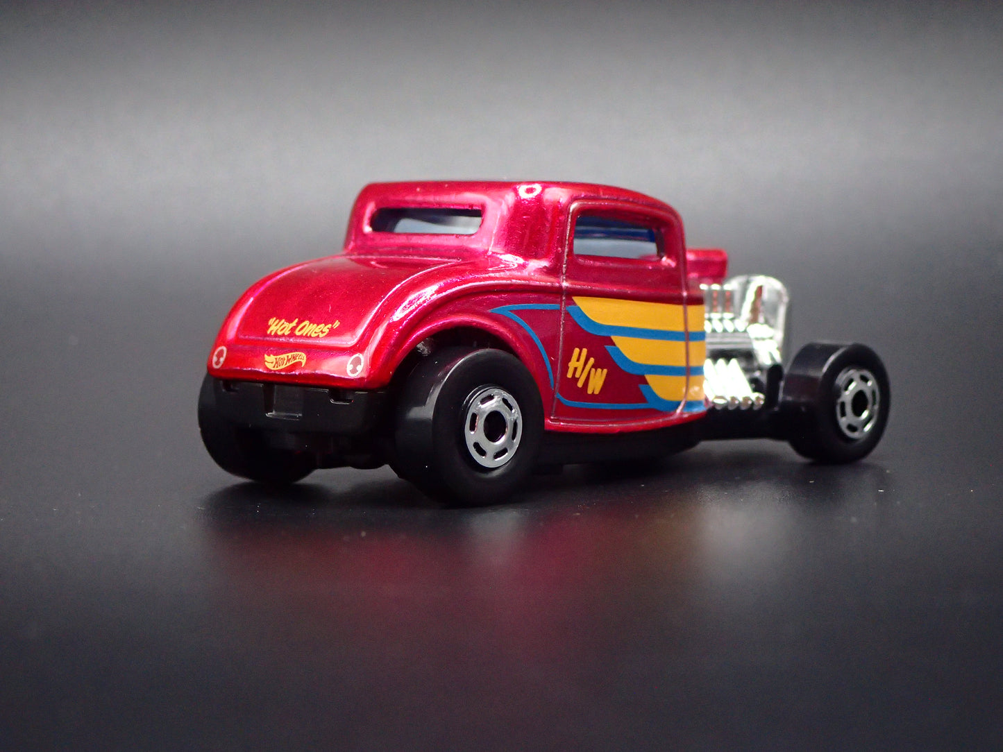 1932 32 FORD COUPE HOT ROD PINK 1:64 SCALE COLLECTIBLE DIORAMA DIECAST MODEL CAR