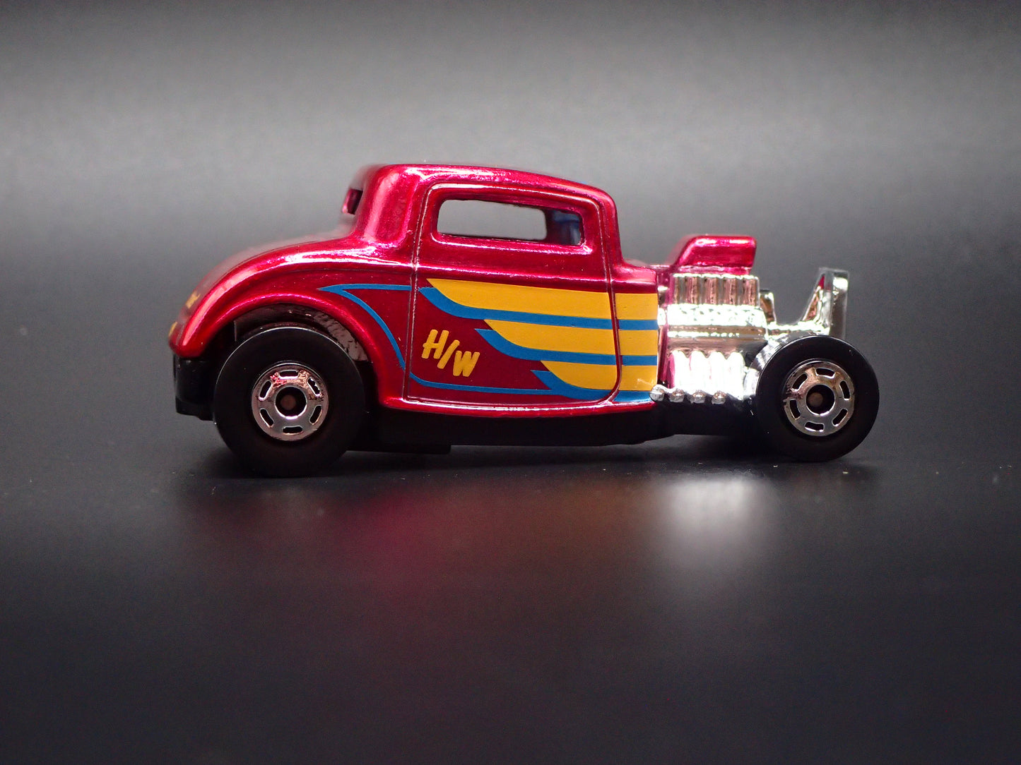 1932 32 FORD COUPE HOT ROD PINK 1:64 SCALE COLLECTIBLE DIORAMA DIECAST MODEL CAR