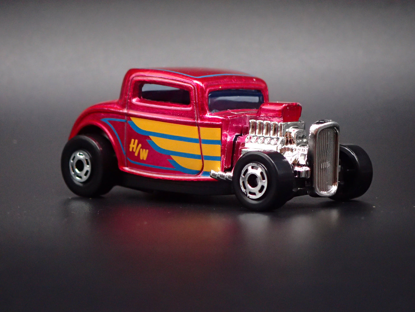 1932 32 FORD COUPE HOT ROD PINK 1:64 SCALE COLLECTIBLE DIORAMA DIECAST MODEL CAR
