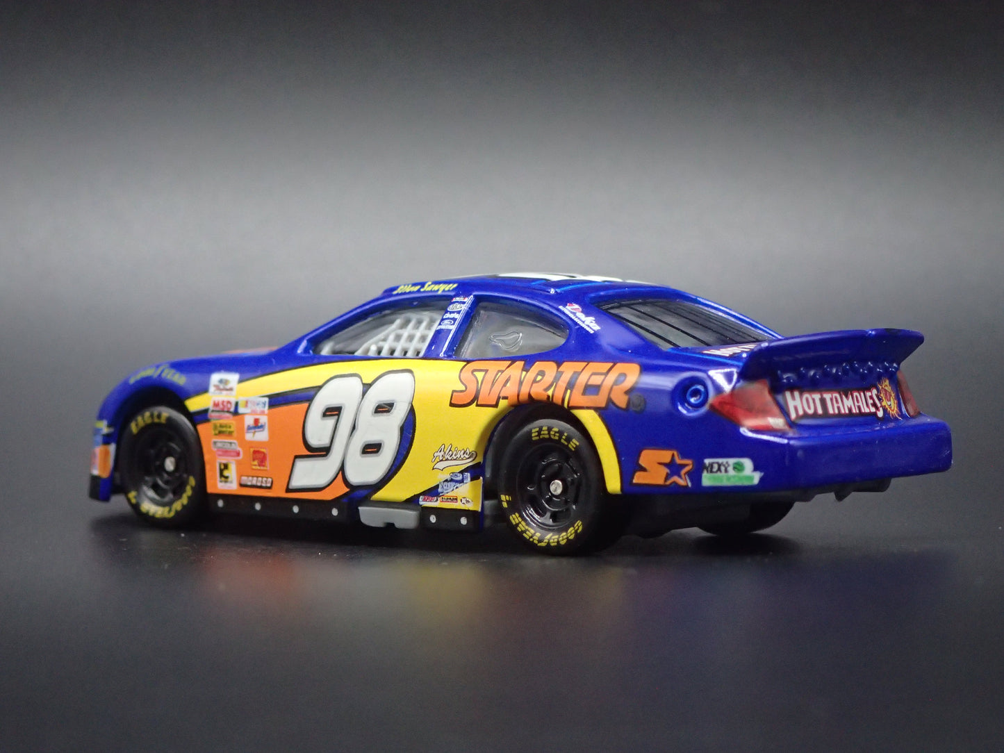 2001 01 FORD TAURUS 98 ELTON SAWYER NASCAR 1:64 SCALE DIECAST MODEL CAR