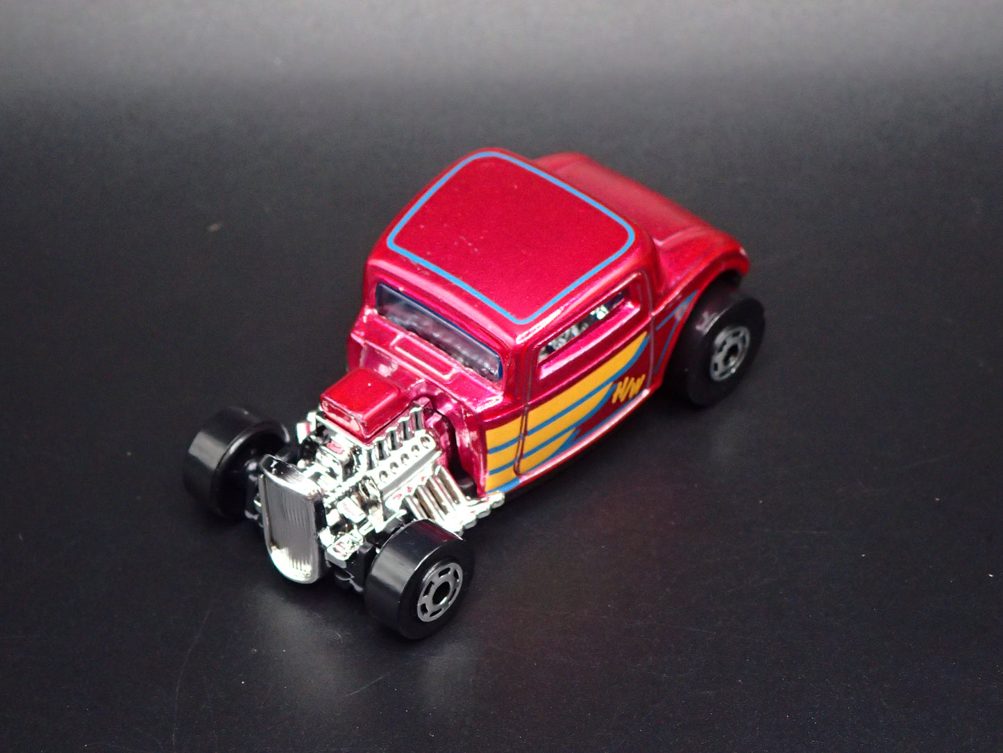 1932 32 FORD COUPE HOT ROD PINK 1:64 SCALE COLLECTIBLE DIORAMA DIECAST MODEL CAR