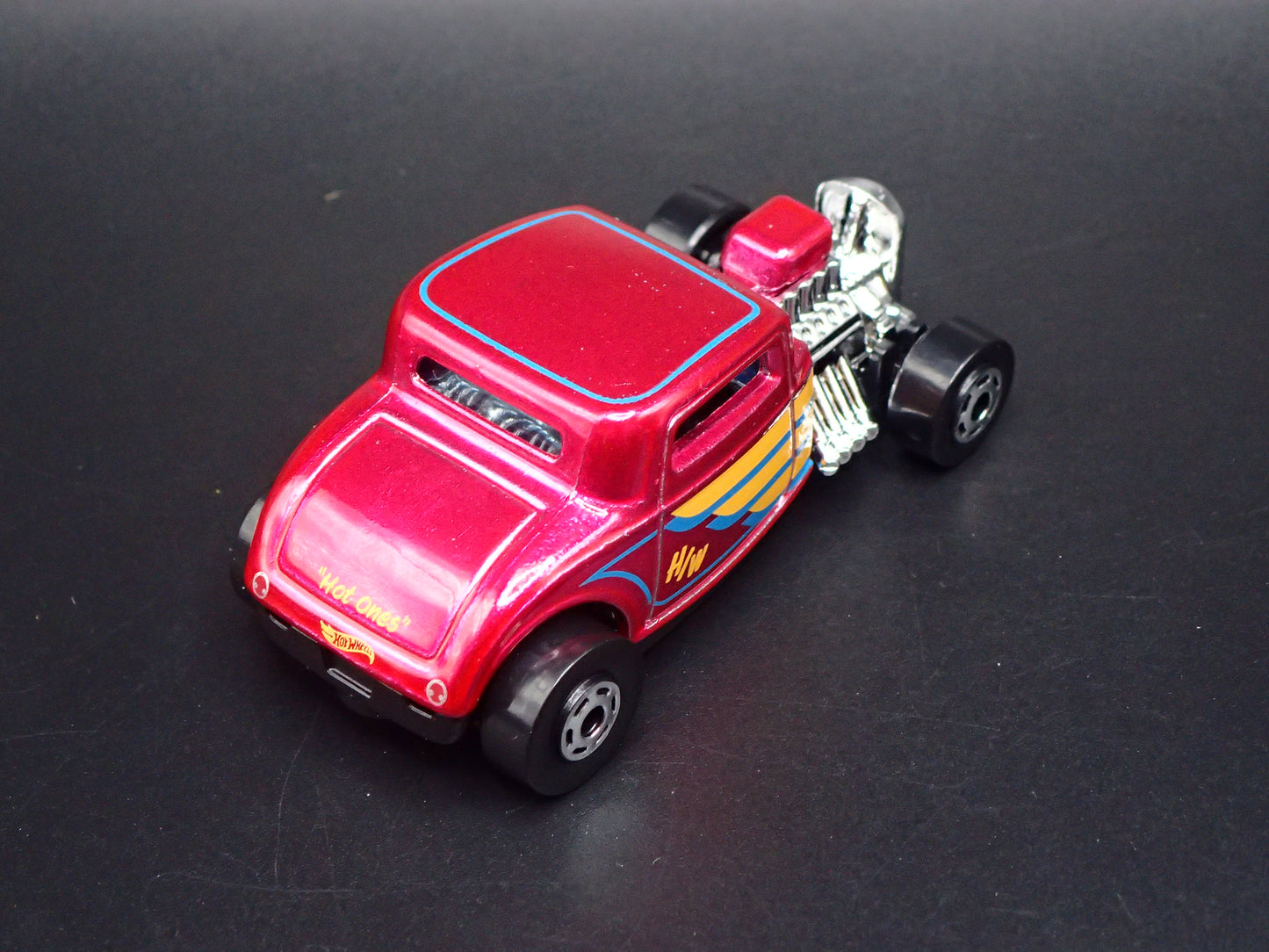 1932 32 FORD COUPE HOT ROD PINK 1:64 SCALE COLLECTIBLE DIORAMA DIECAST MODEL CAR