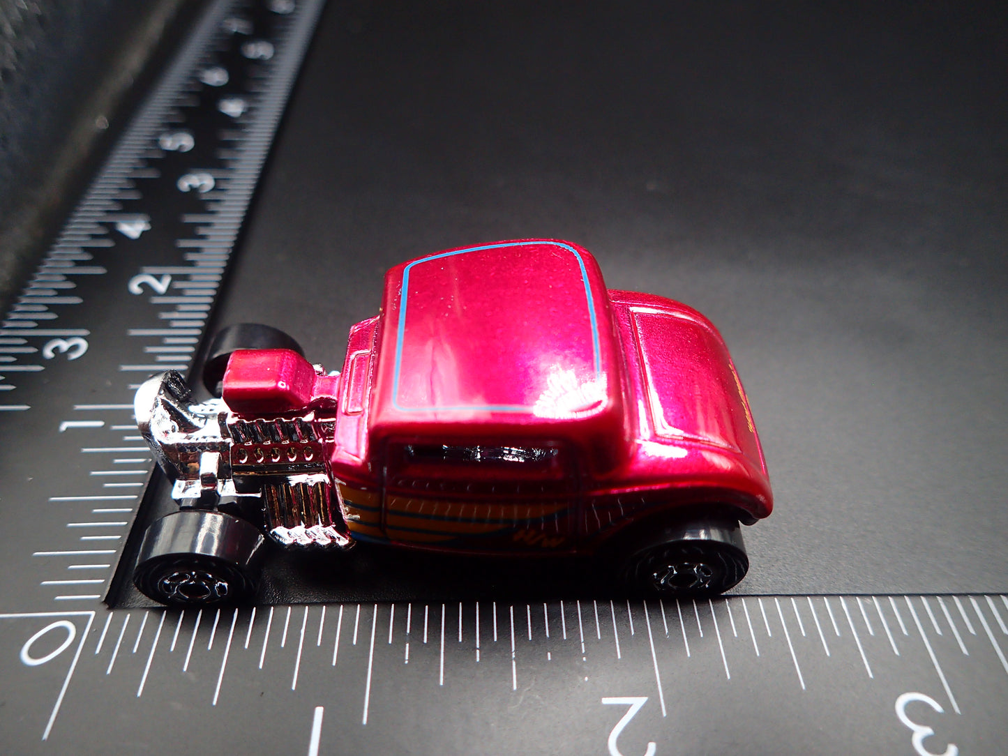 1932 32 FORD COUPE HOT ROD PINK 1:64 SCALE COLLECTIBLE DIORAMA DIECAST MODEL CAR