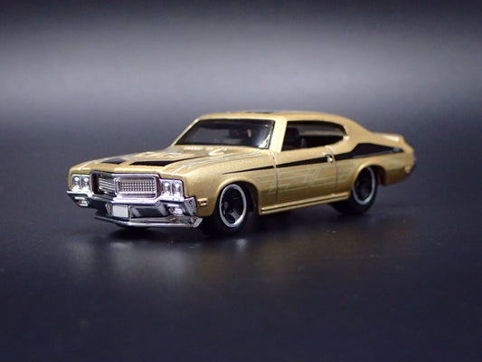 1970 70 BUICK GSX MUSCLE CAR 1:64 SCALE COLLECTIBLE DIORAMA DIECAST MODEL CAR