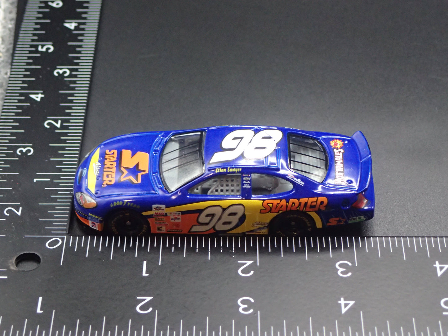 2001 01 FORD TAURUS 98 ELTON SAWYER NASCAR 1:64 SCALE DIECAST MODEL CAR