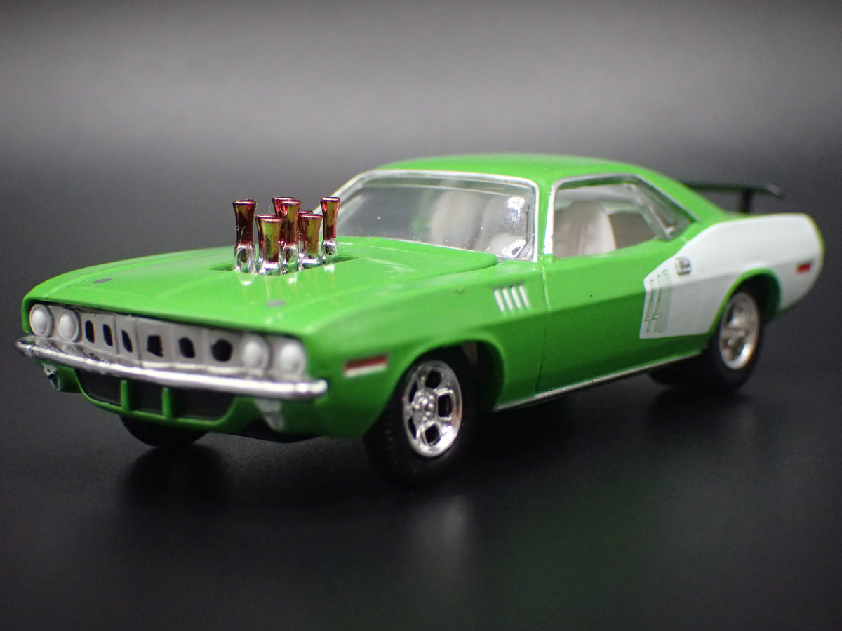1971 71 PLYMOUTH CUDA 440 GREEN 1/64 SCALE COLLECTIBLE DIORAMA DIECAST MODEL CAR