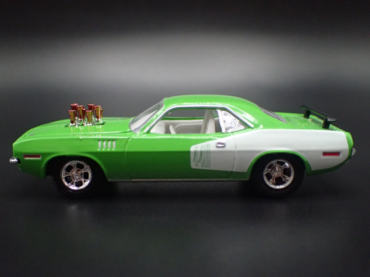1971 71 PLYMOUTH CUDA 440 GREEN 1/64 SCALE COLLECTIBLE DIORAMA DIECAST MODEL CAR