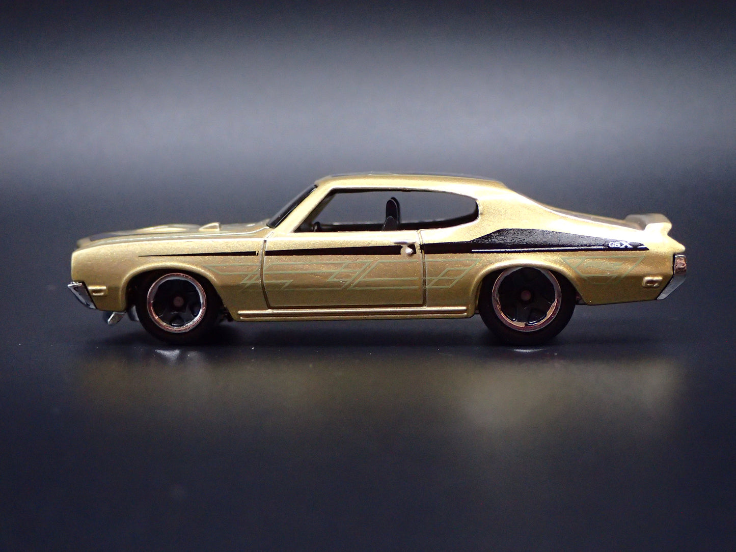 1970 70 BUICK GSX MUSCLE CAR 1:64 SCALE COLLECTIBLE DIORAMA DIECAST MODEL CAR