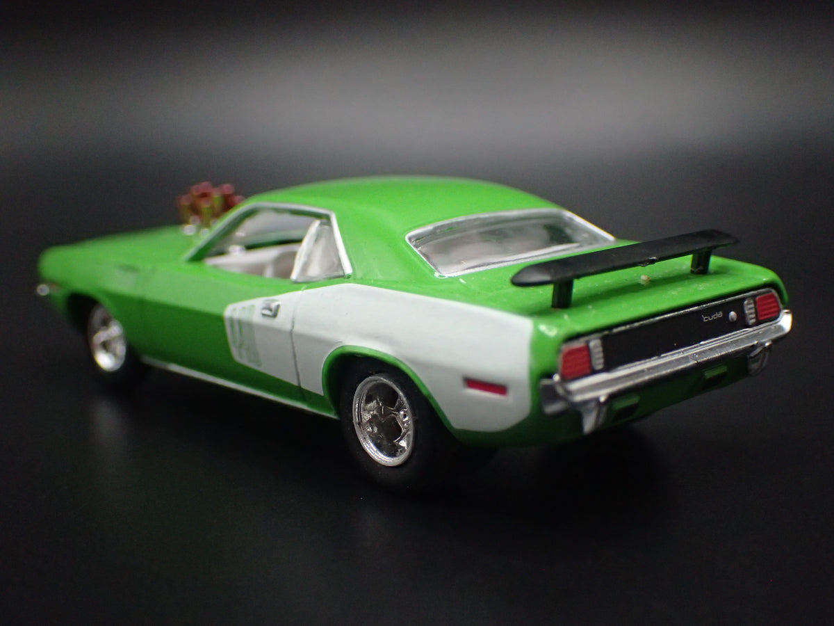 1971 71 PLYMOUTH CUDA 440 GREEN 1/64 SCALE COLLECTIBLE DIORAMA DIECAST MODEL CAR