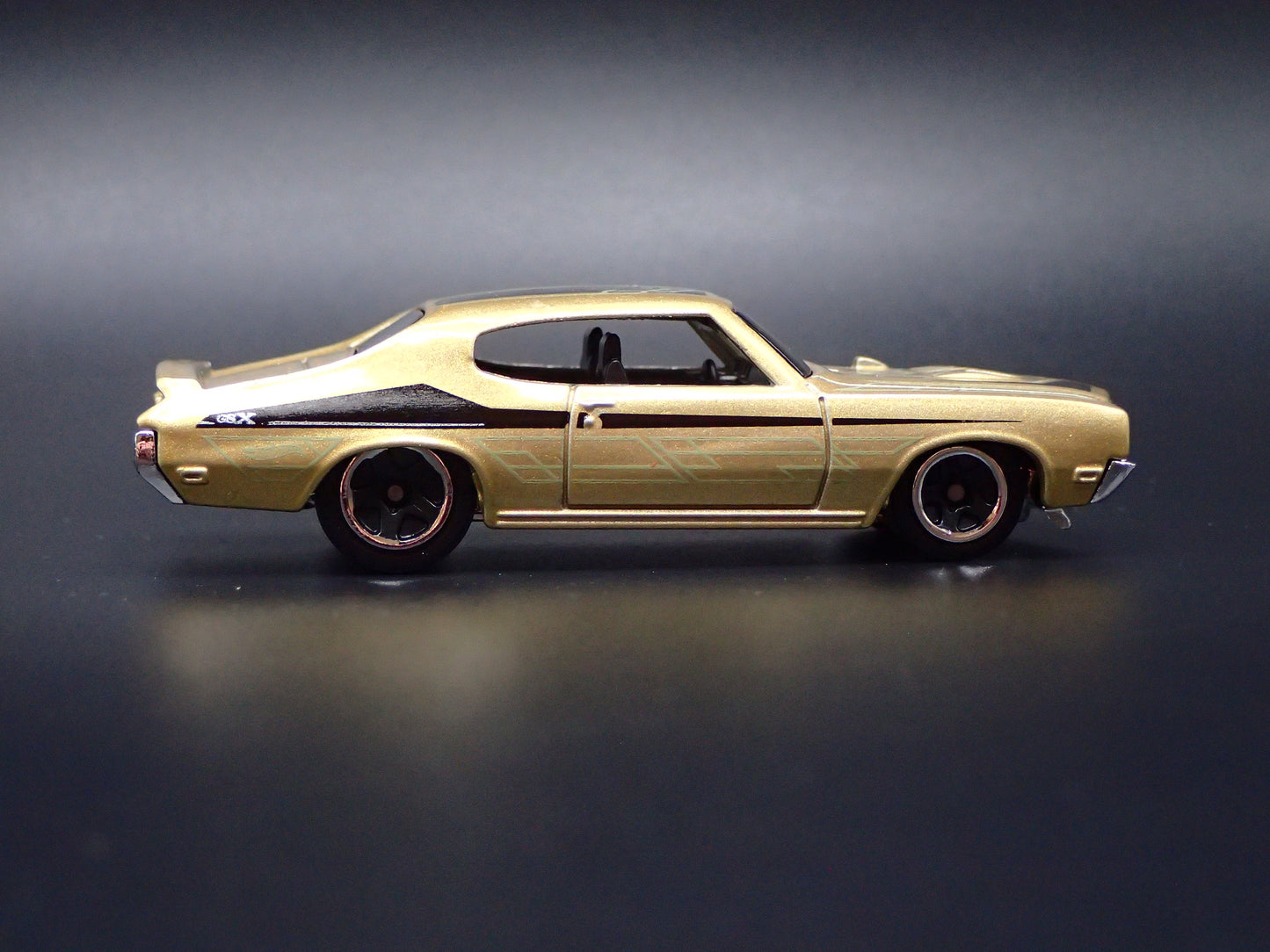 1970 70 BUICK GSX MUSCLE CAR 1:64 SCALE COLLECTIBLE DIORAMA DIECAST MODEL CAR