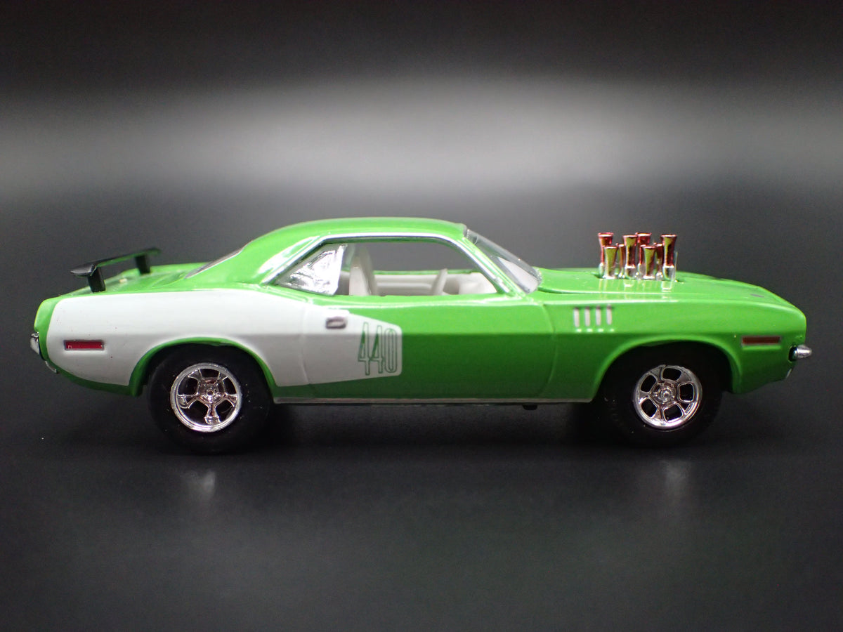 1971 71 PLYMOUTH CUDA 440 GREEN 1/64 SCALE COLLECTIBLE DIORAMA DIECAST MODEL CAR