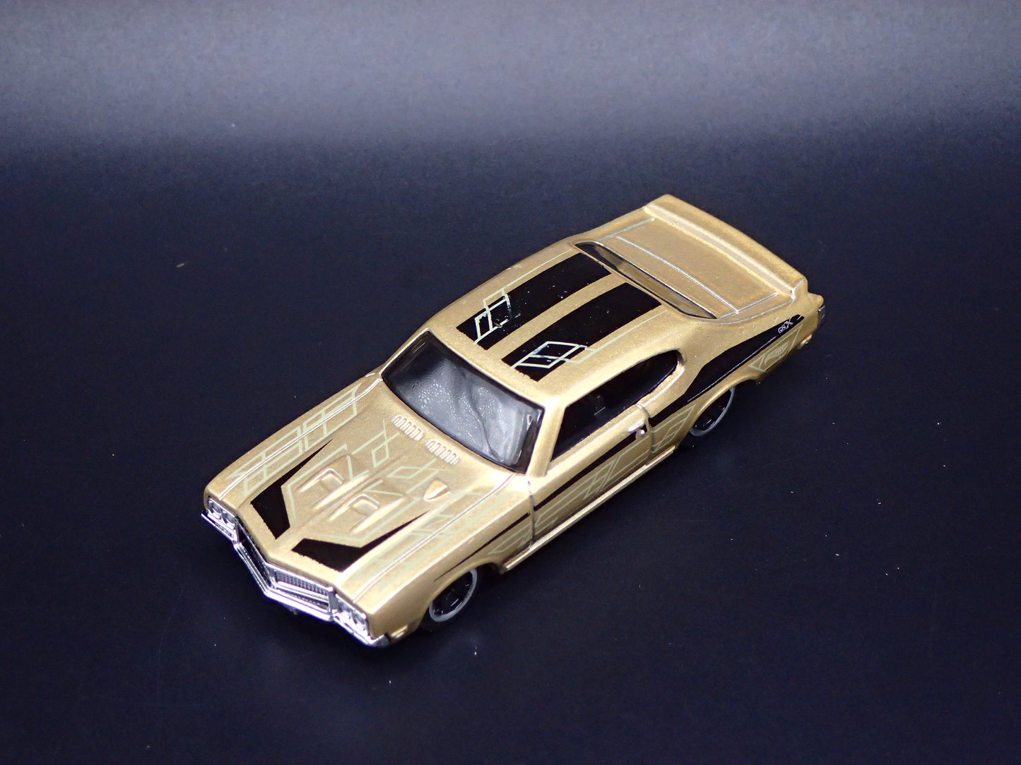 1970 70 BUICK GSX MUSCLE CAR 1:64 SCALE COLLECTIBLE DIORAMA DIECAST MODEL CAR