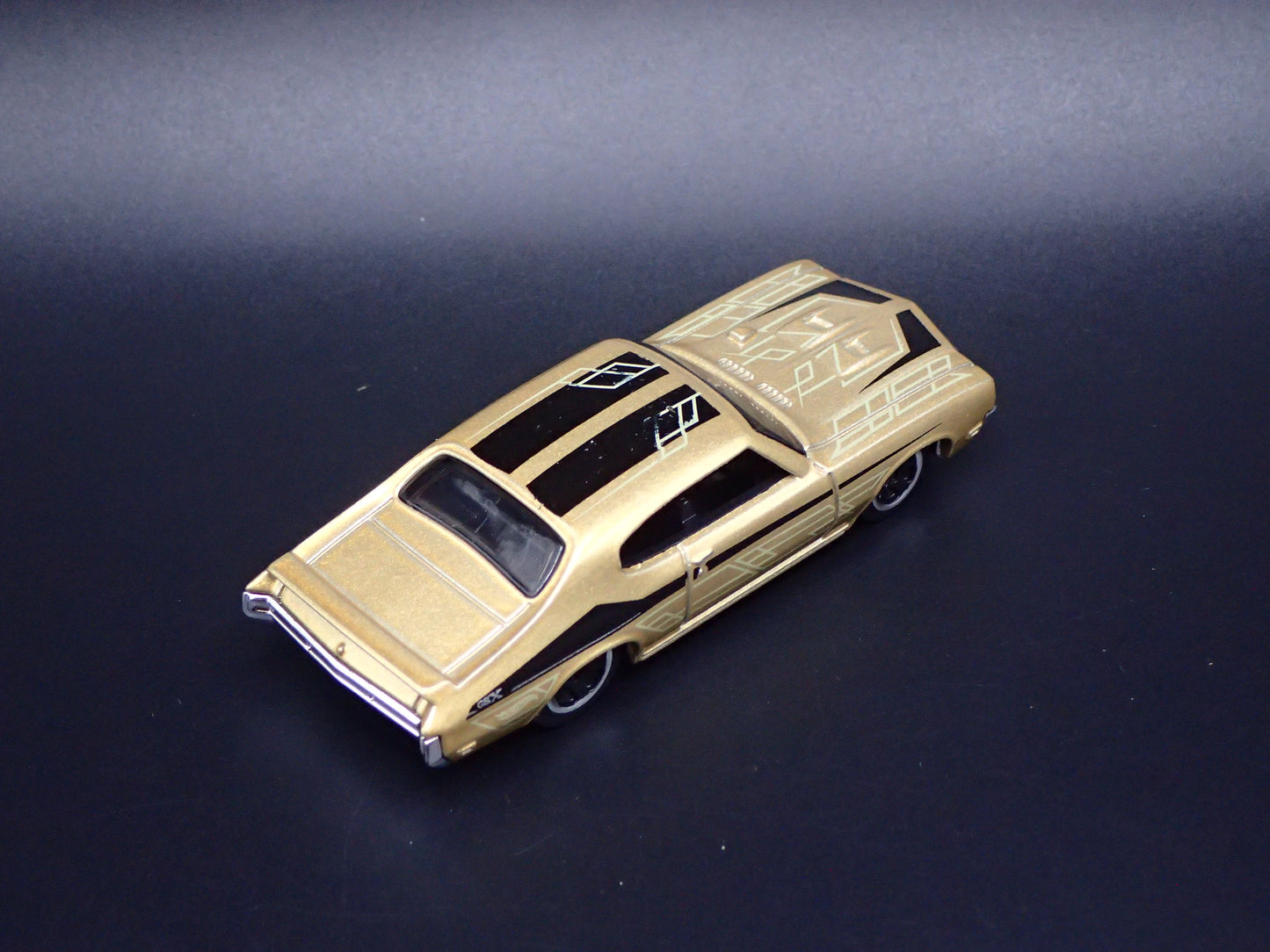1970 70 BUICK GSX MUSCLE CAR 1:64 SCALE COLLECTIBLE DIORAMA DIECAST MODEL CAR