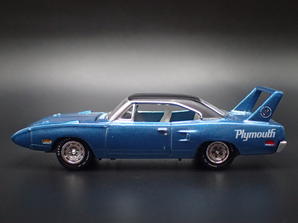 1970 70 PLYMOUTH SUPERBIRD BLUE 1:64 SCALE COLLECTIBLE DIORAMA DIECAST MODEL CAR