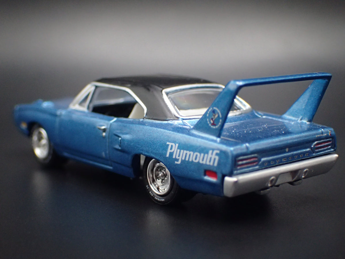 1970 70 PLYMOUTH SUPERBIRD BLUE 1:64 SCALE COLLECTIBLE DIORAMA DIECAST MODEL CAR