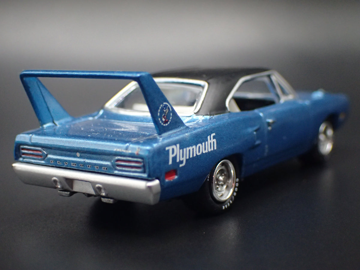 1970 70 PLYMOUTH SUPERBIRD BLUE 1:64 SCALE COLLECTIBLE DIORAMA DIECAST MODEL CAR