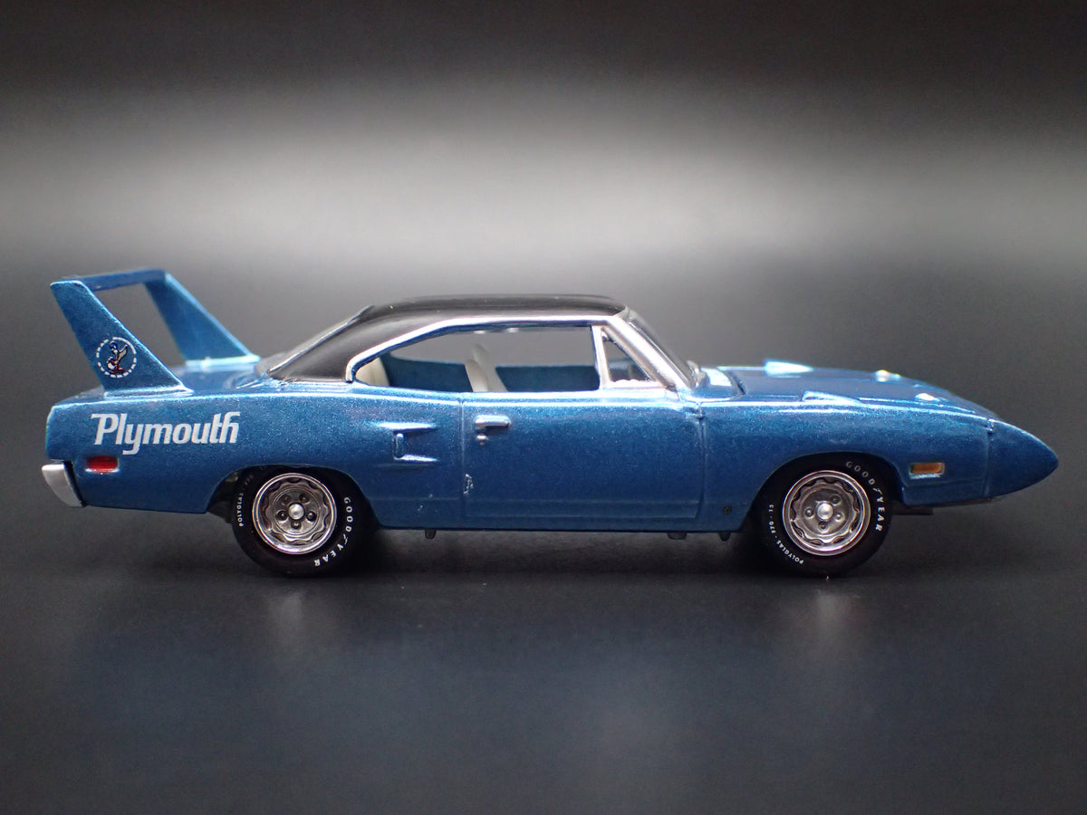 1970 70 PLYMOUTH SUPERBIRD BLUE 1:64 SCALE COLLECTIBLE DIORAMA DIECAST MODEL CAR
