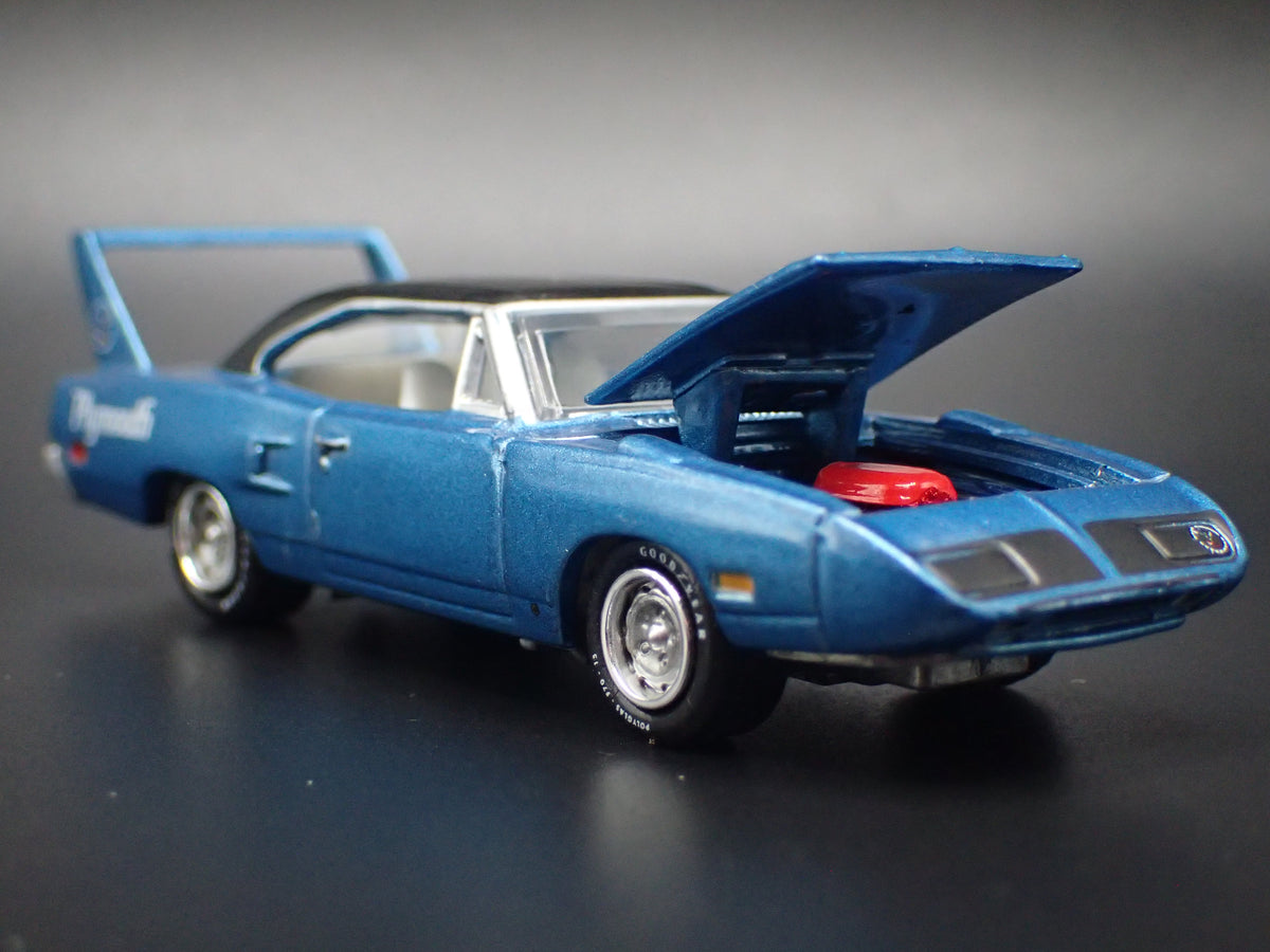1970 70 PLYMOUTH SUPERBIRD BLUE 1:64 SCALE COLLECTIBLE DIORAMA DIECAST MODEL CAR